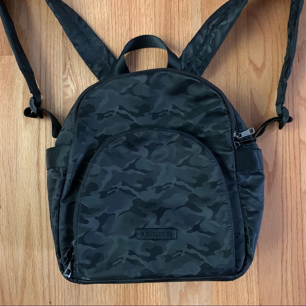 Fabletics small black camo backpack, nwot.✨